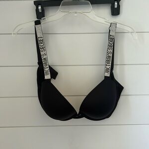 Victoria’s Secret bombshell push up bra